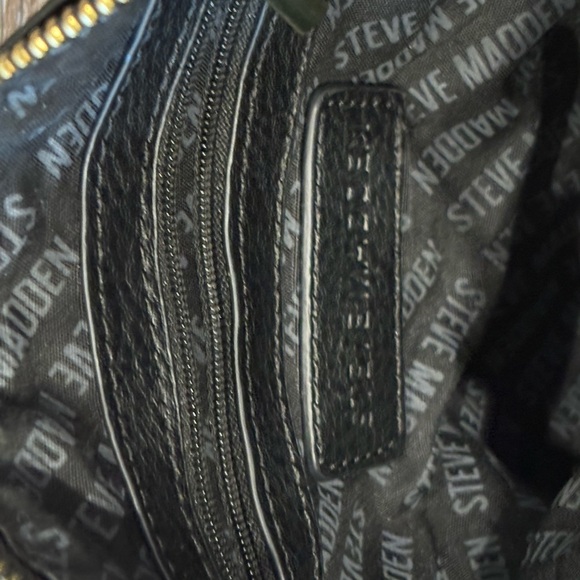 Steve Madden Embossed Black Messenger Bag - Picture 5 of 9